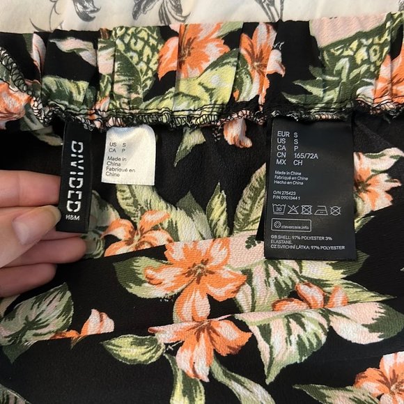 H&M Wrap Skirt - Picture 3 of 3